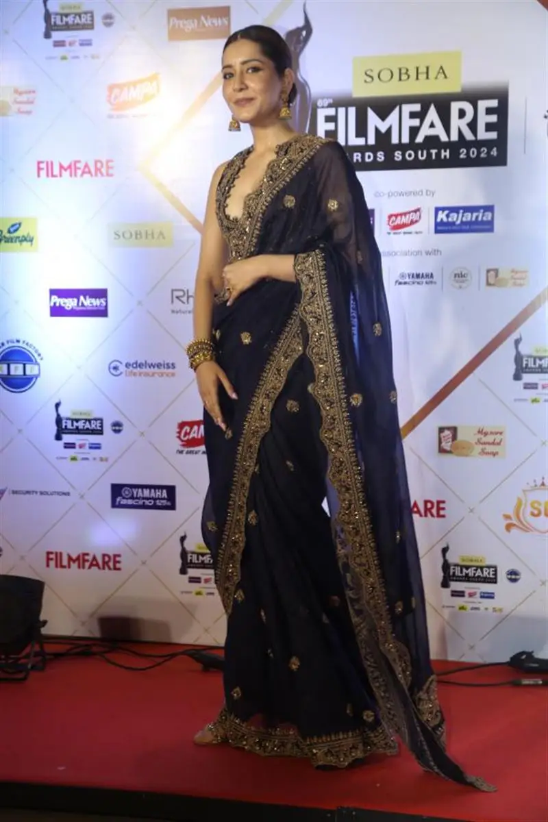 Raashi Khanna in Black Saree at 69th SOBHA Filmfare Awards South